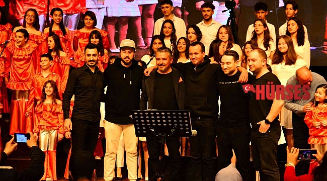 Kayahan, Manavgat'ta konserle anıldı