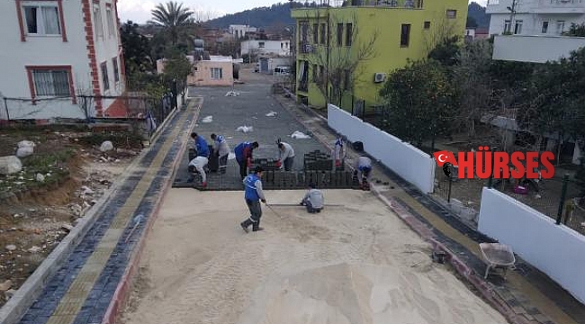 Kemer'de yol ve kaldırım yenileme çalışmaları
