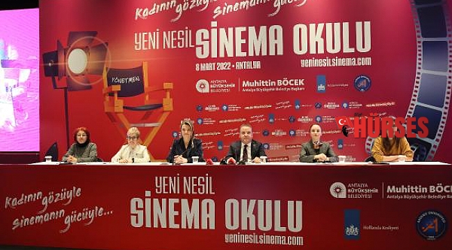 Kız öğrenciler için sinema okulu