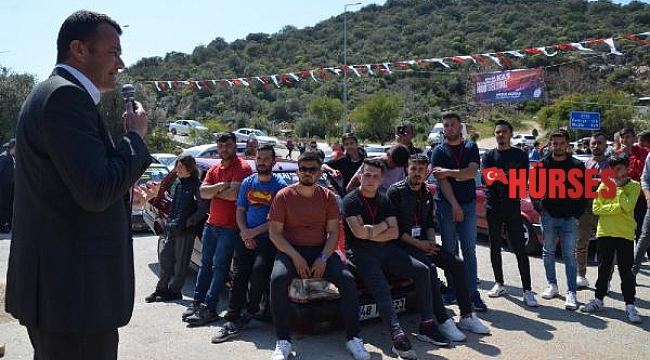 Nostaljik araç tutkunları Kaş'ta buluştu