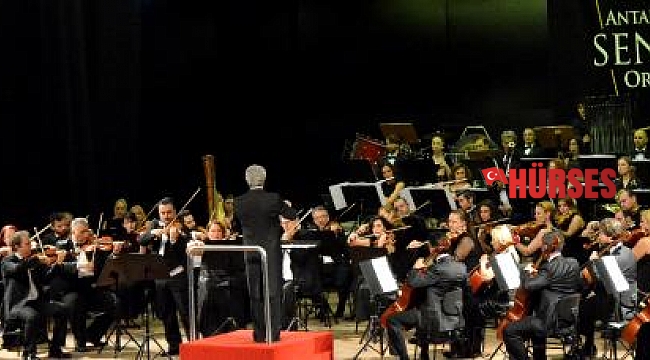 Orkestrayı Yunan şef yönetecek