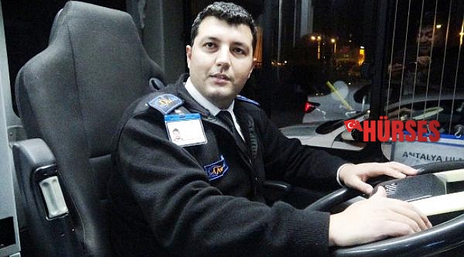 Rus turiste, otobüste unuttuğu para ve eşya dolu çantası teslim edildi