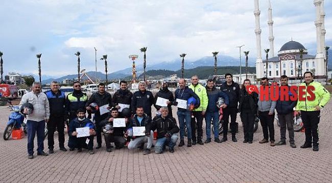 Sürüş eğitimini tamamlayanlara kask verildi