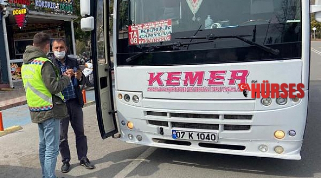 Toplu taşıma araçlarına yolcu gibi binen jandarma denetim yaptı