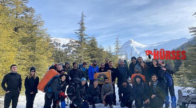 Üniversiteli dağcılar Kızlar Sivrisi'ne tırmandı