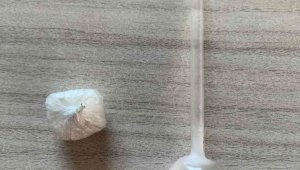 Yakalanan şüphelinin üzerinden uyuşturucu çıktı