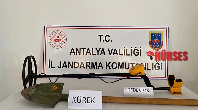 Antalya'da kaçak kazıya jandarmadan suçüstü