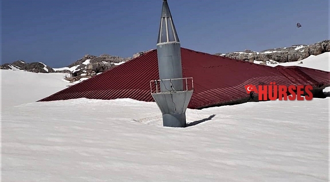 Antalya'da Nisan ayının son günlerinde inanılmaz kar manzarası