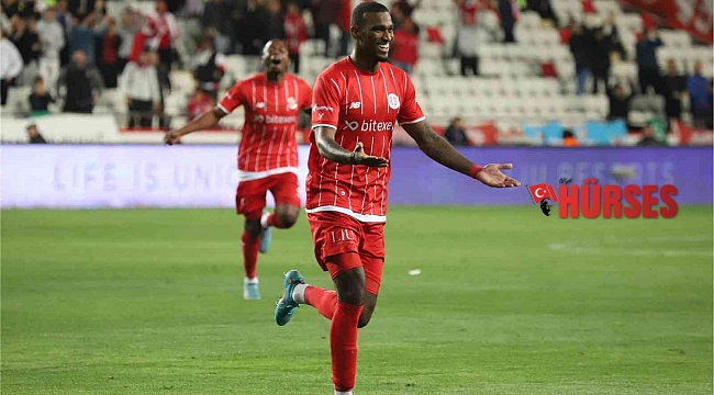 Antalyaspor'da Haji Wright'ın performansı sevindiriyor