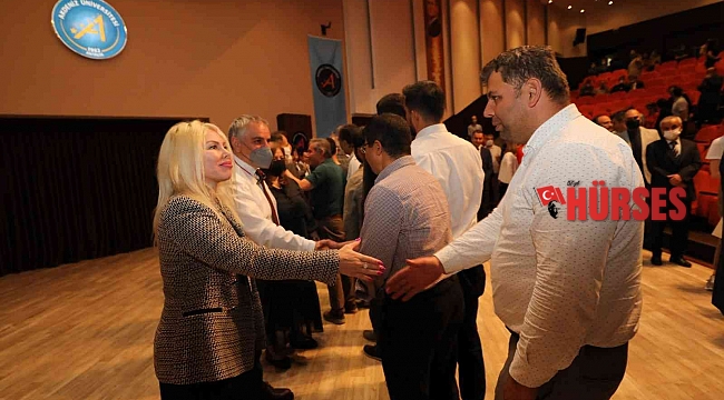 AÜ'de erken bayramlaşma