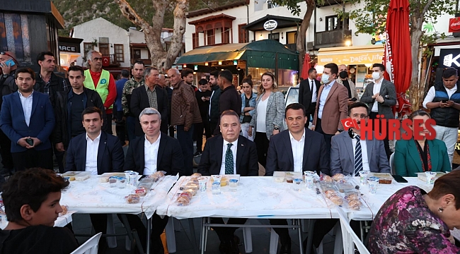 Başkan Böcek:"Kaş'ta 54 mahallenin hizmetindeyiz"