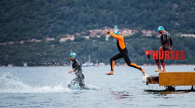 Bodrum'da, 'Rekabetin cinsiyeti mi olur?' sloganıyla düzenlenen triatlon yarışları başladı