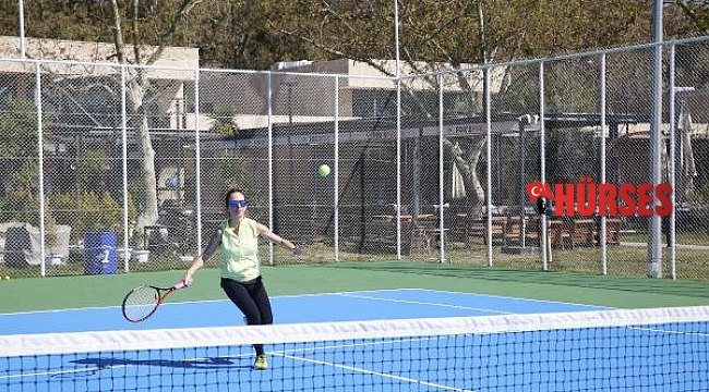 Büyükşehir'in yenilediği tenis kortları açıldı