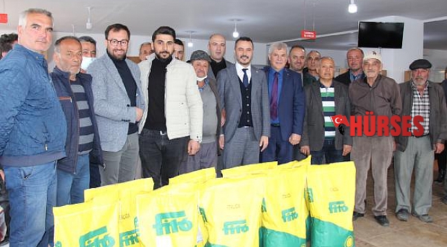 Çiftçilere ayçiçeği tohumu dağıtıldı