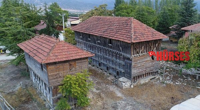 En az 300 yıllık 1737 tahıl ambarı ile arı sereni belgelendi