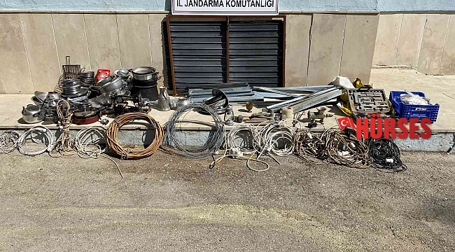 Finike'de yayla evlerinin dadanan hırsızları jandarma yakaladı