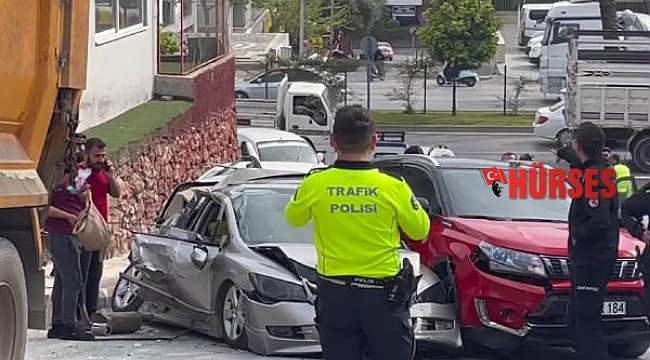 Freni boşalan sürücüsüz kamyon 8 otomobile çarptı