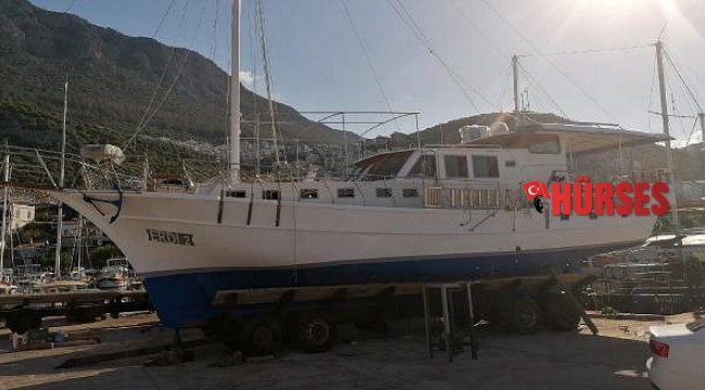 Genç kaptan teknenin altında yaşamını yitirdi