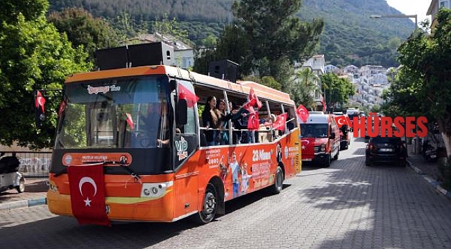 Kaş'ta çocuklara bayram hediyesi