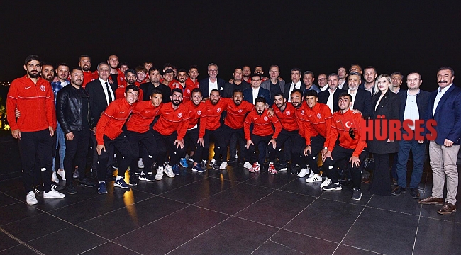 Kepez Belediyespor'dan şampiyonluk kutlaması