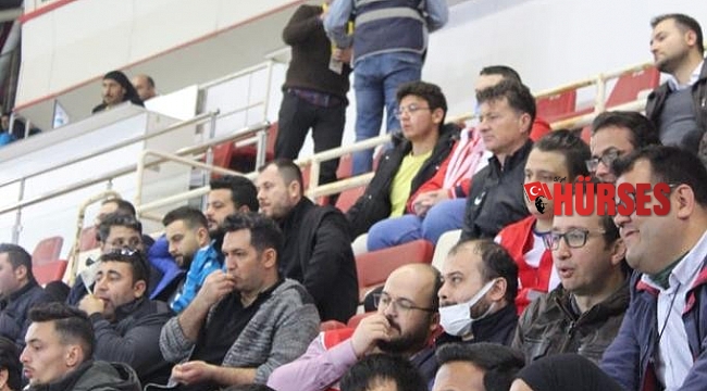 Kızılay gönüllüleri, Antalyaspor maçını görme engellilere betimlemeli maç anlattı