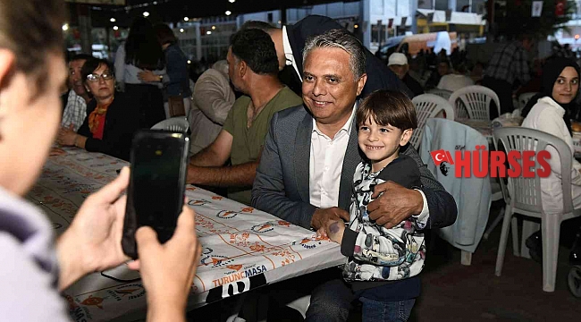 Muratpaşa Belediyesi Güzeloba Mahallesi'nde iftar verdi