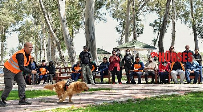 Otizmli bireylere köpekli terapi