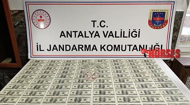 Otomobilde 10 bin 200 dolar sahte banknot