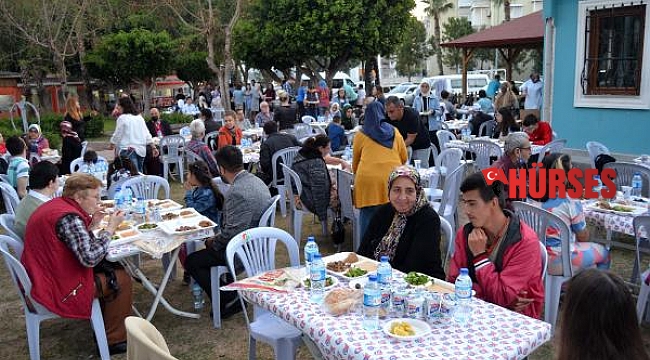 Özel bireyler iftarda buluştu