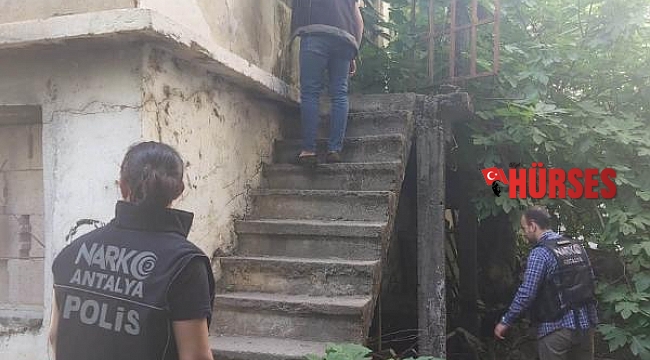 Polis denetiminde 10 şüpheli uyuşturucuyla yakalandı