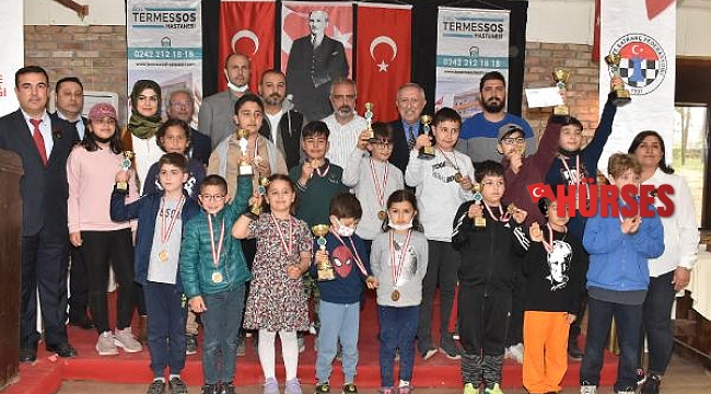 Satrançta madalyalar sahibini buldu