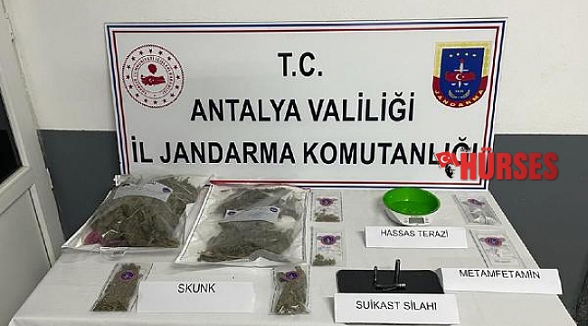 Suikast tabancalı uyuşturucu satıcıları tutuklandı