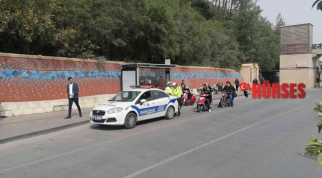 Trafik ekiplerinden kask takmayan motosiklet sürücülerine af yok