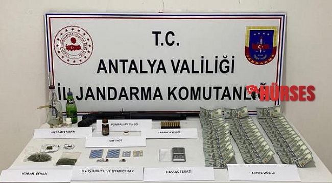 Uyuşturucu baskınında sahte para ele geçirildi