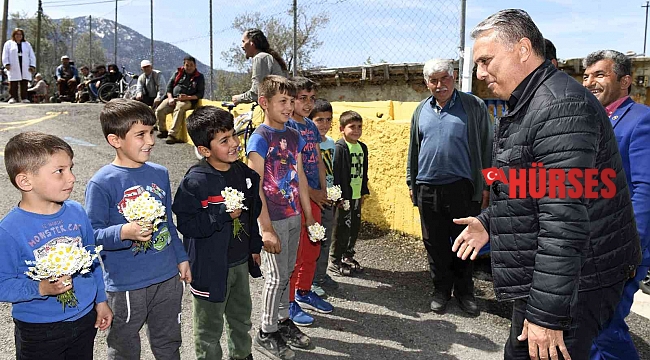 Yangından etkilenen bölgelere fidan dağıtımında duygu dolu anlar