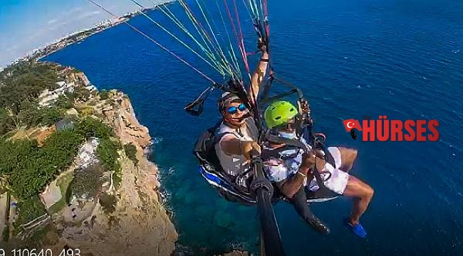ABD'li turist, paraşütte heyecandan bayıldı