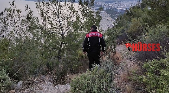 Annesini görüntülü arayarak intihar edeceğini söyleyen genç polisi alarma geçirdi
