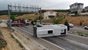 Antalya'da tur midibüsü devrildi: 22 yaralı
