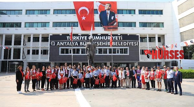 Büyükşehir Belediyesi 19 Mayıs'ı törenle kutladı