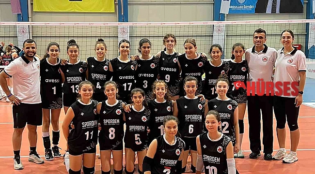 Döşemealtı Kız Voleybol Takımı yarı finalde