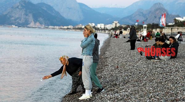 Hıdırellez dilekleri günün ilk ışıklarında suyla buluştu