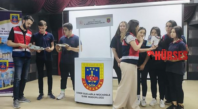Jandarmadan öğrencilere siber dünya eğitimi