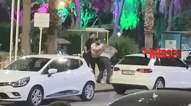 Kafe önünde 3 kişinin yaralandığı silahlı- sopalı kavga kamerada