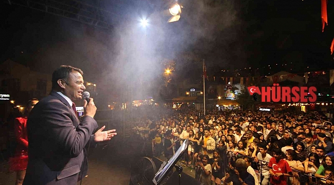 Kaş'ta 19 Mayıs fener alayı ve konser düzenlendi