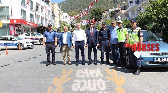 Kaş'ta "Yayalar için 5 adımda güvenli trafik" uygulaması yapıldı