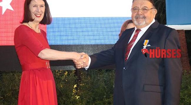 Konsolos Titiz'e kraliyet nişanı