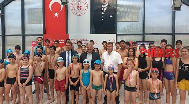 Kumluca'da yüzme şenliği