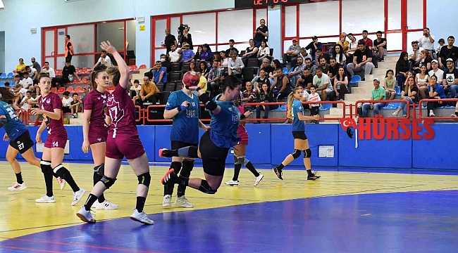 Mavi Kelebekler evinde rakip tanımıyor