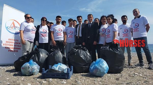 Öğrenciler sahil temizliği yaptı