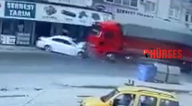 Otomobil karşı şeride geçerek tır ile çarpıştı: 1 ölü,1 yaralı